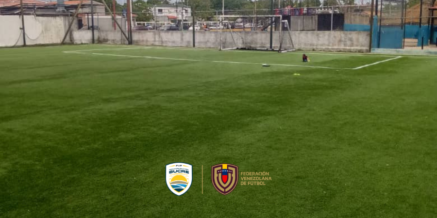 Mantenimiento a cancha sintética en Cumaná